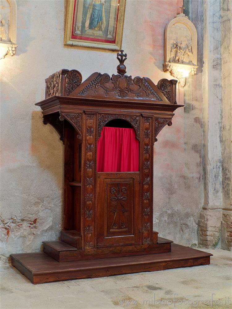 Mottalciata (Biella, Italy) - Baroque confessional in the Church of San Vincenzo